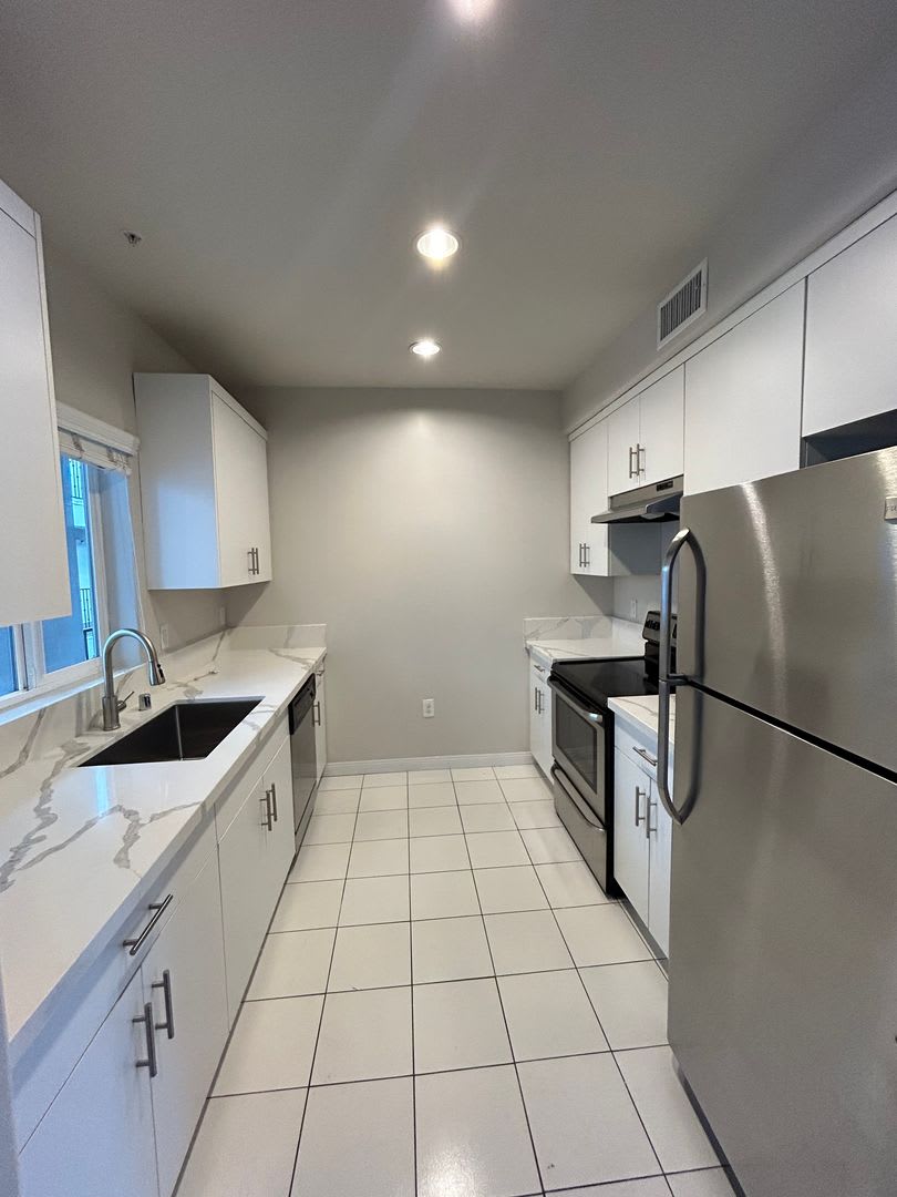 Sherman Oaks Place – photo 3