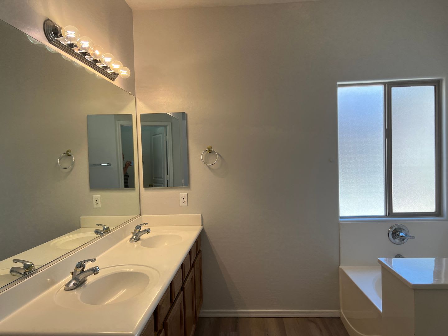 4 beds, 2.5 baths, 1,741 sqft – photo 3