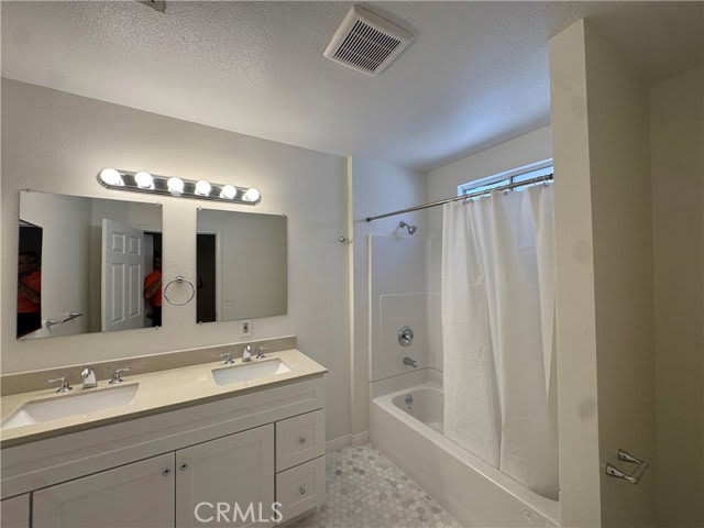1130 Spazier Avenue – photo 3