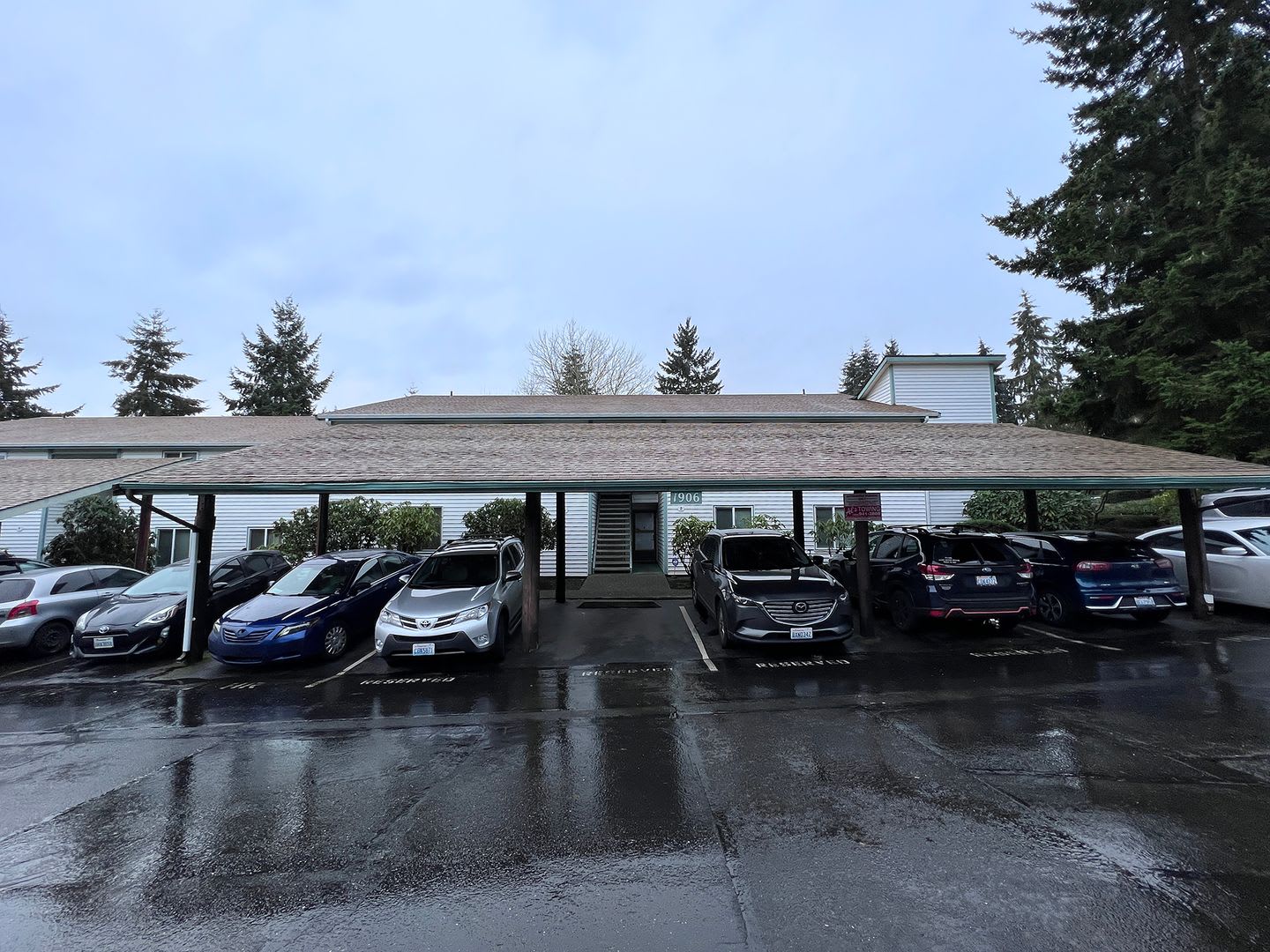 Charming Two- Bedroom Located in Tall Firs – photo 2