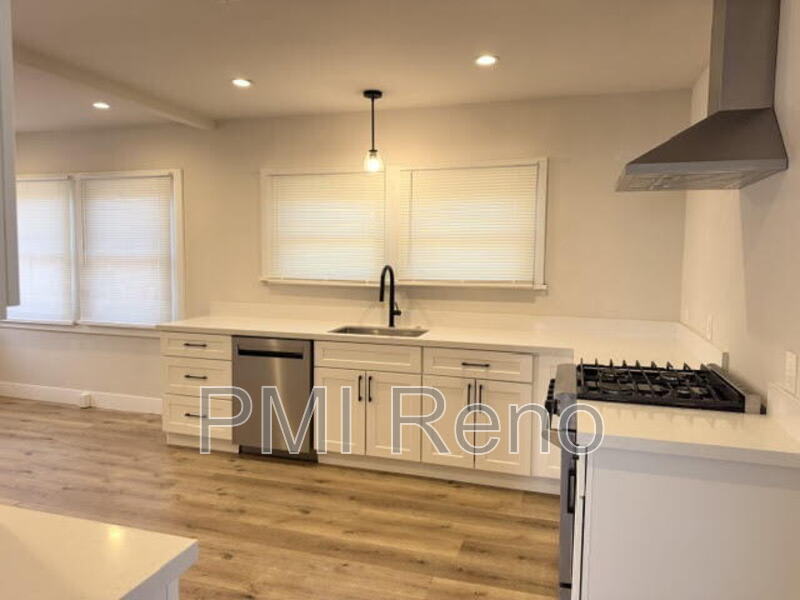 611 East 2nd Street – photo 3