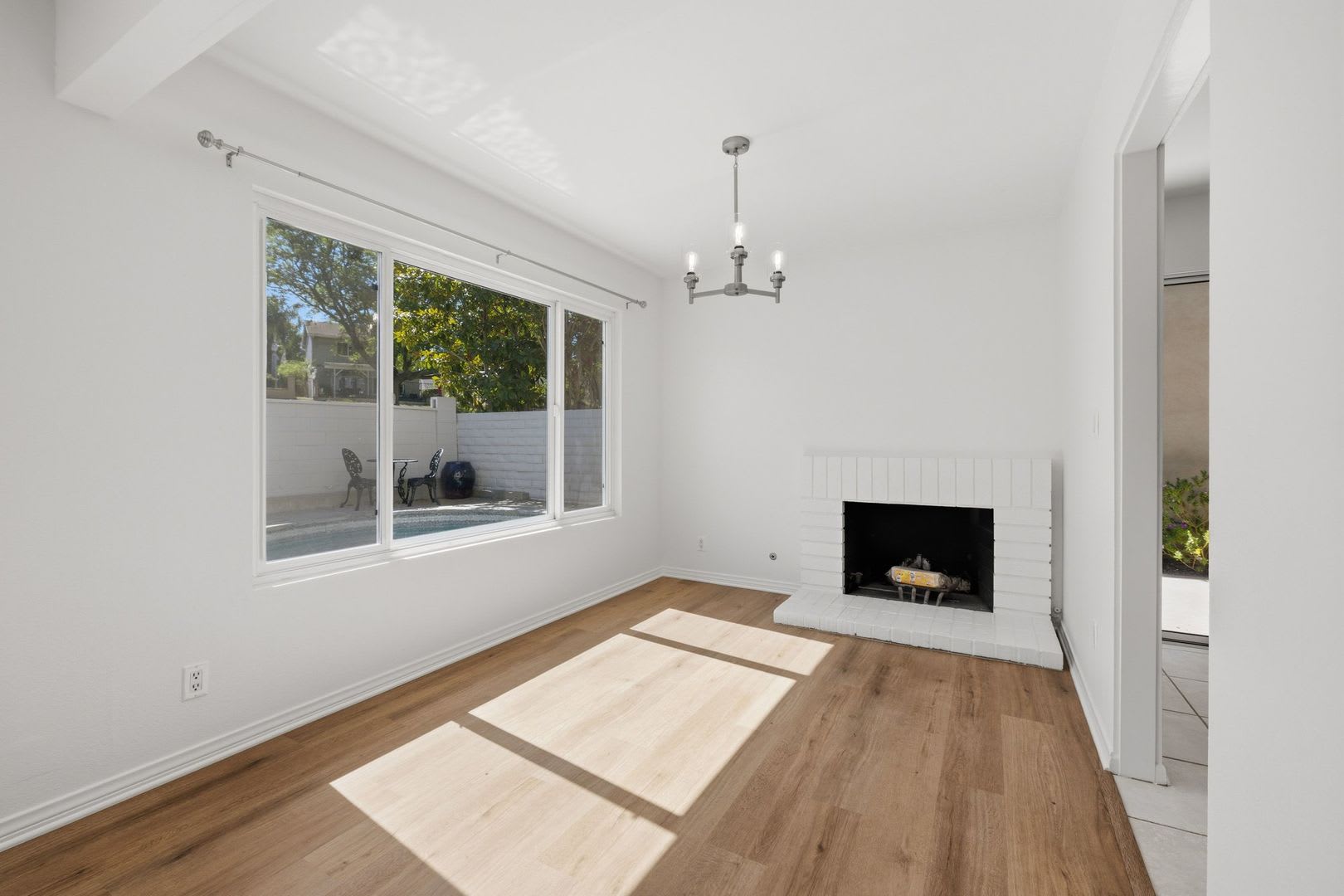 Beautifully Updated Home in Lake Lindero – photo 4