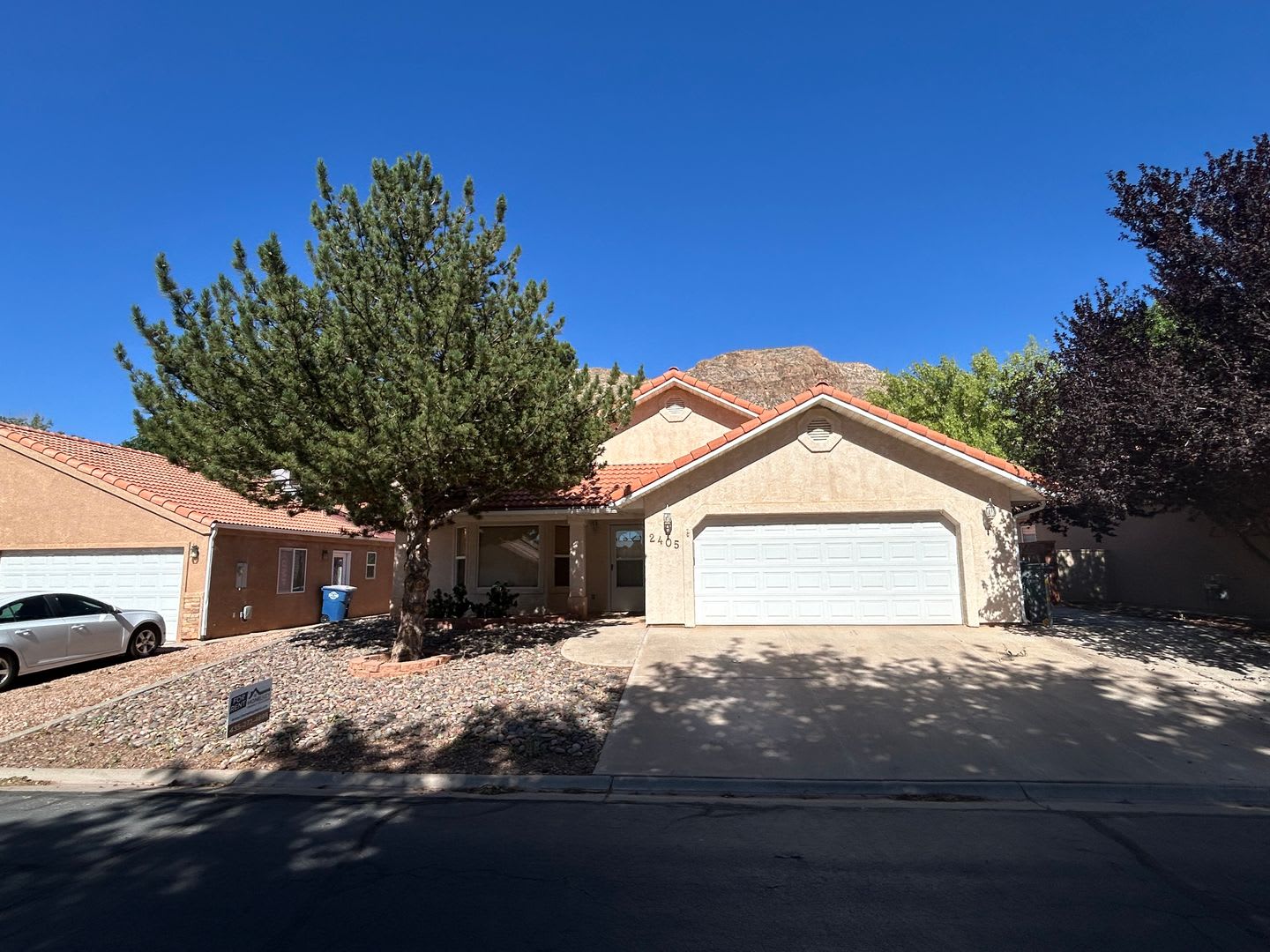 Available October! 4 Bed, 2 Bath, 2 Car Garage For Rent! – photo 3