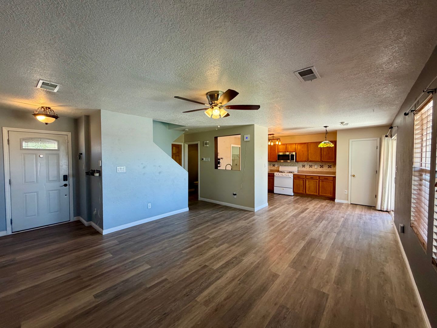 Cozy 3 Bedroom 2.5 Bathroom Home In Ventana Ranch! – photo 2