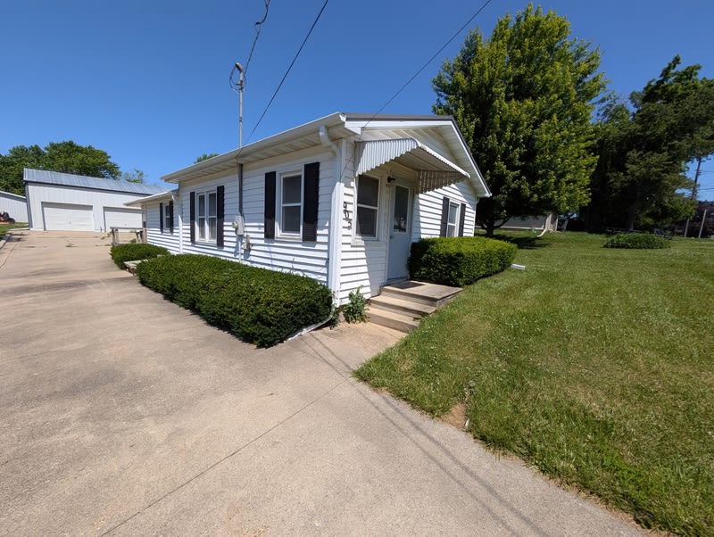 905 East 8th Street South – photo 1