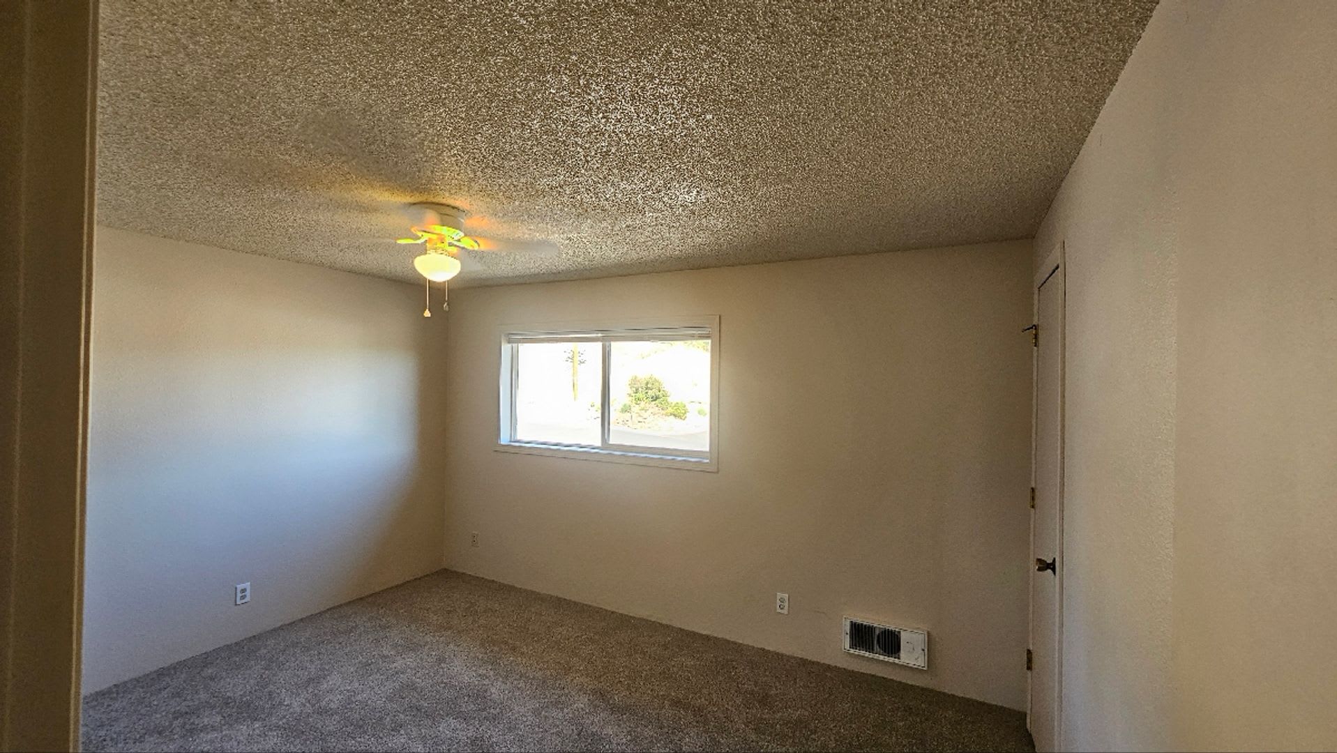 Newly Remodeled 2 Story Unit in Prineville – photo 5