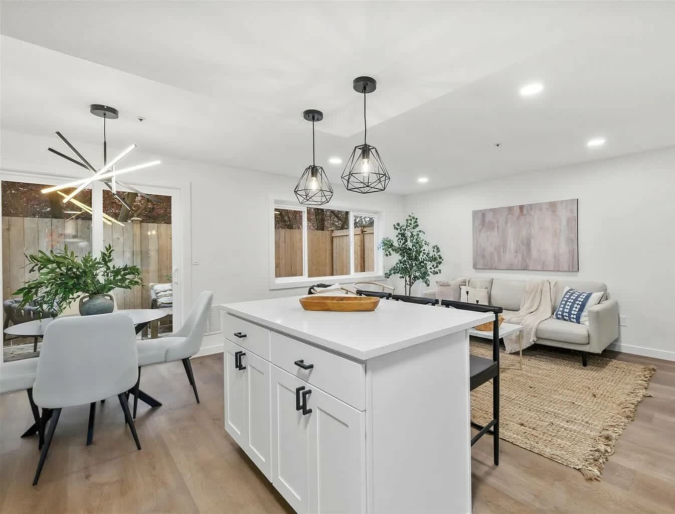 1505 West Casino Road – photo 2