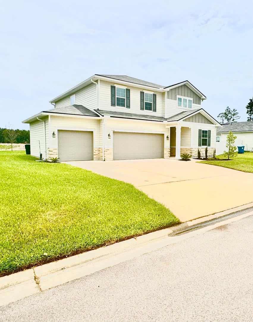 Almost New Large 4 Bedroom 3 Bath Home – photo 1