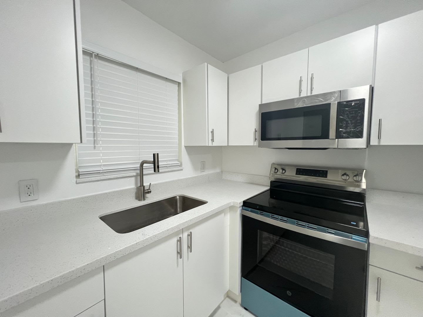 Newly Renovated Units Available Now! – photo 4