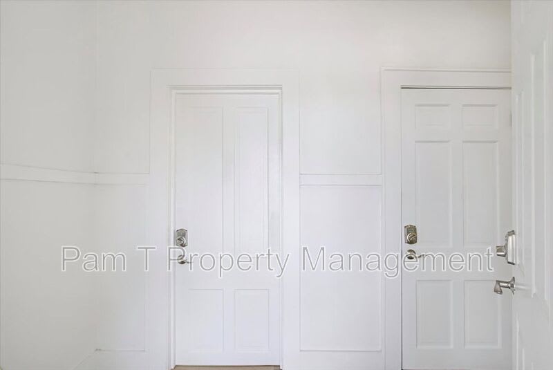 613 W 39th St – photo 4
