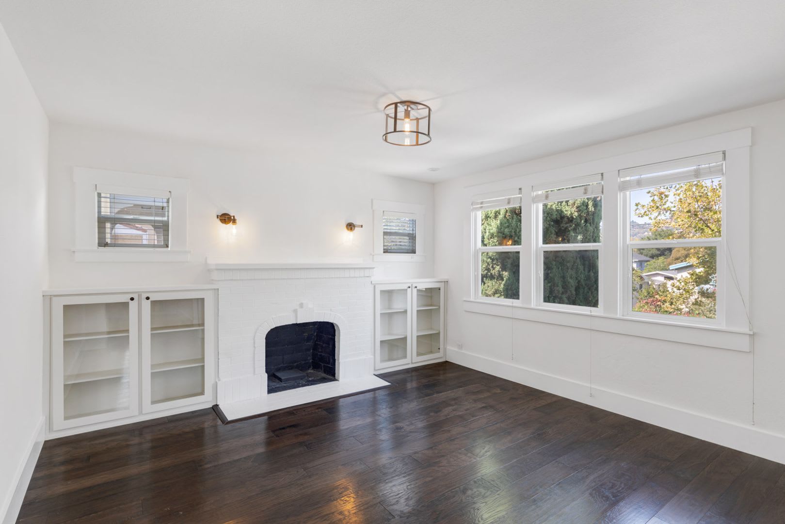 THREE BEDROOM / TWO BATH HOME IN NICE NEIGHBORHOOD CLOSE TO ALBERT PARK AND DOWNTOWN – photo 3