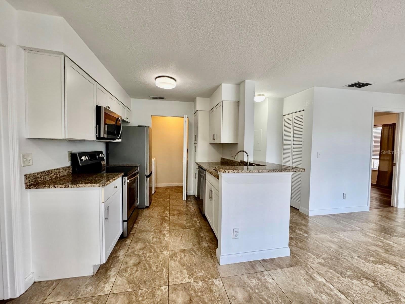 1079 S HIAWASSEE Road – photo 1