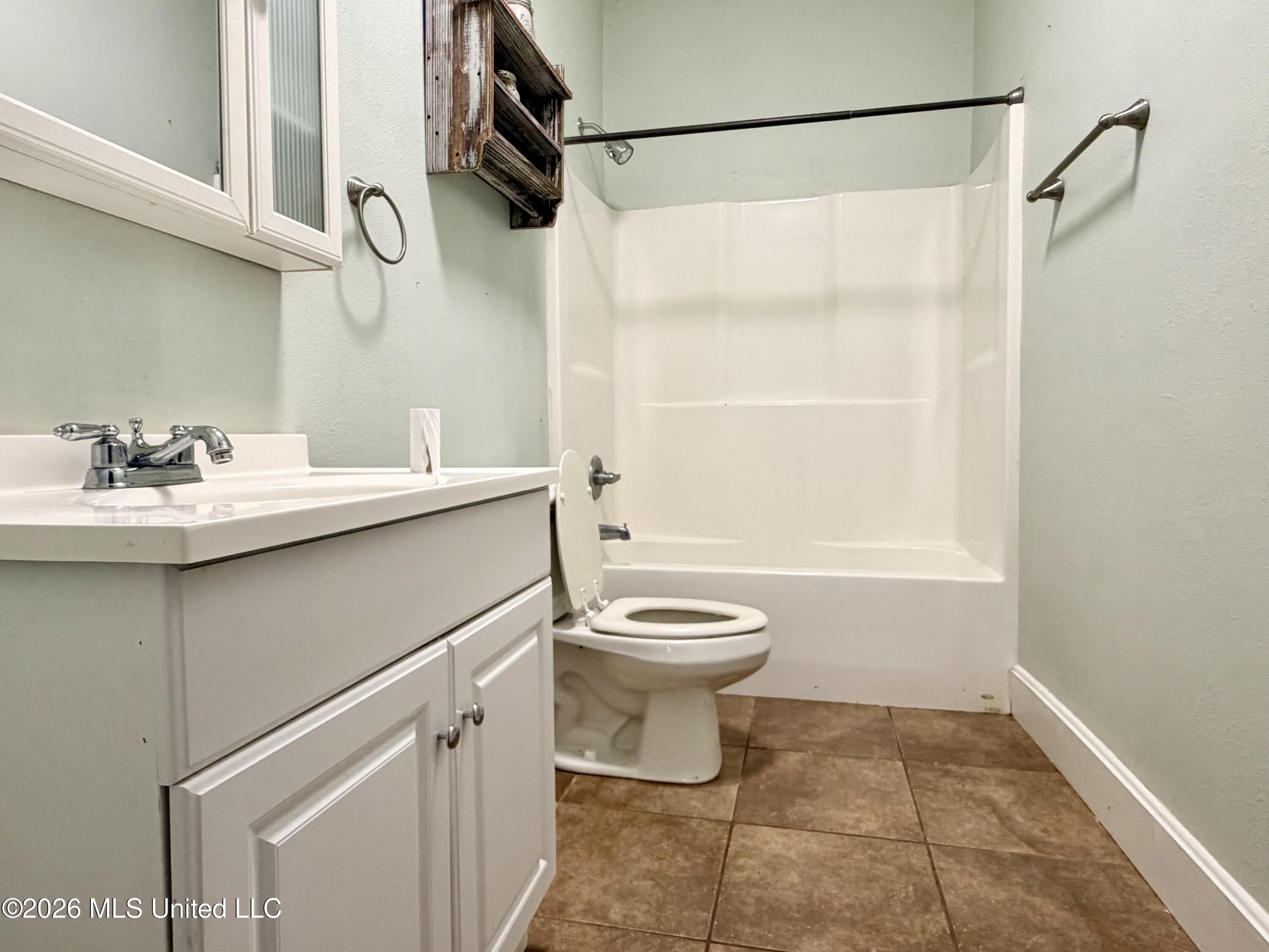 2068 Bienville Avenue – photo 3