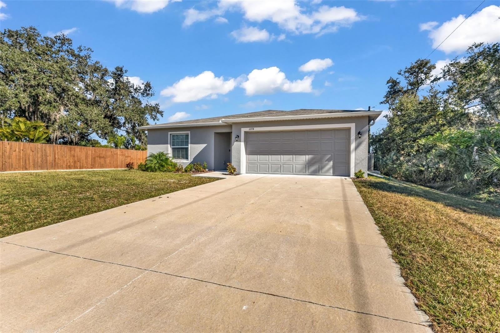 1074 MARCUS Street – photo 3