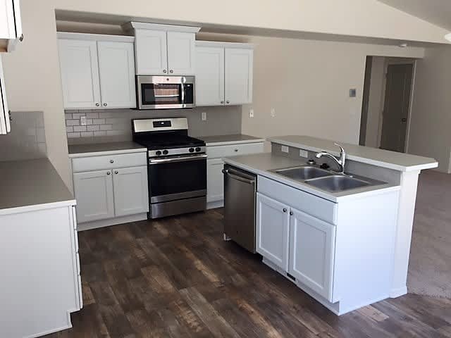 Beautiful 3 Bed 2 5 Bath Home In Se Bend Azalia Ave – photo 4