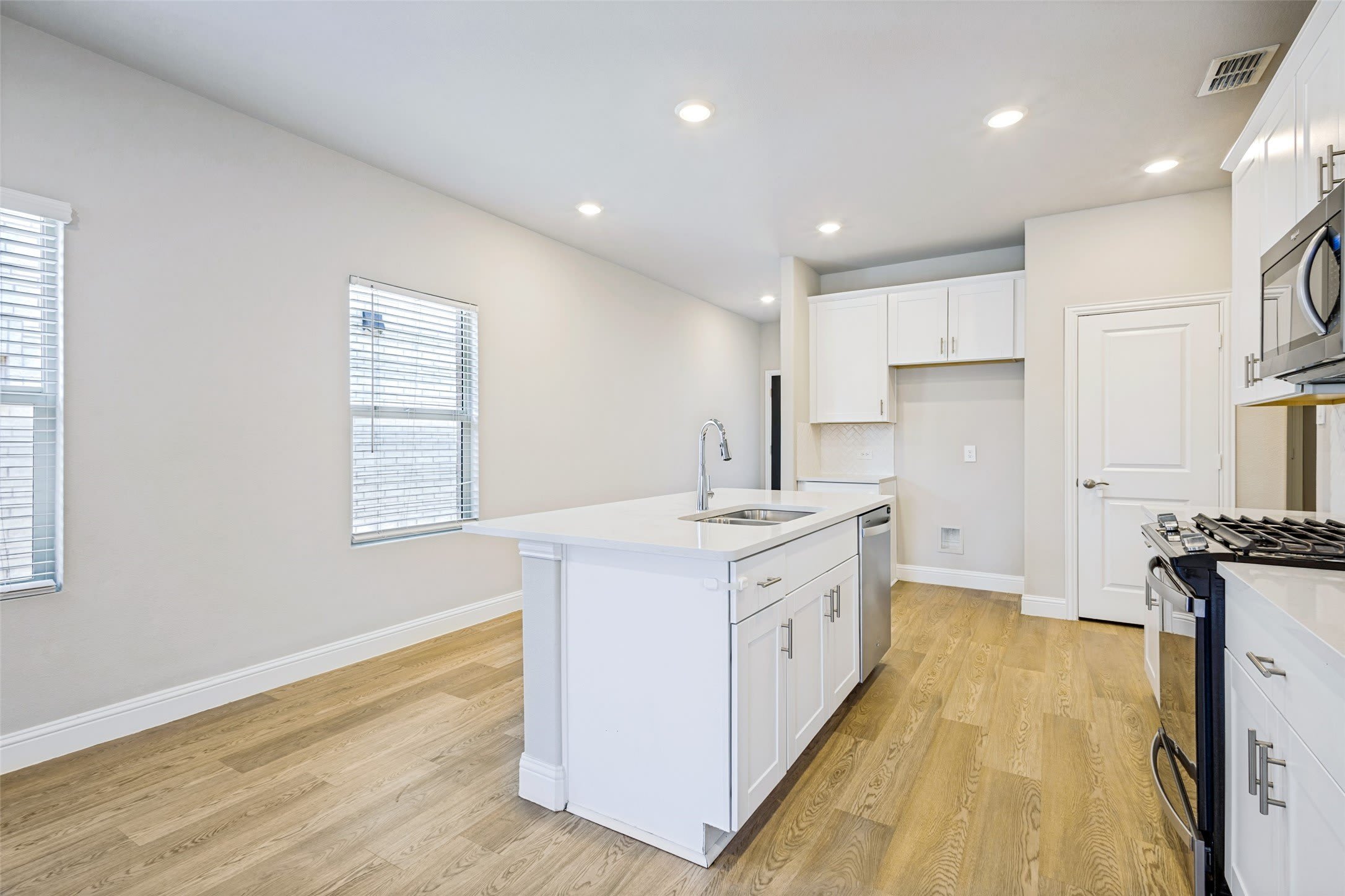 801 Mckenna Drive – photo 5