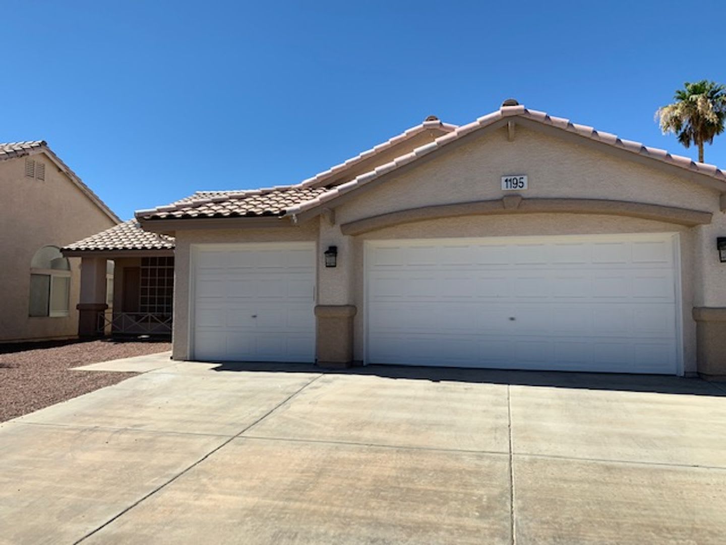 SINGLE STORY WITH A 3 CAR GARAGE IN HENDERSON!!!! – photo 2