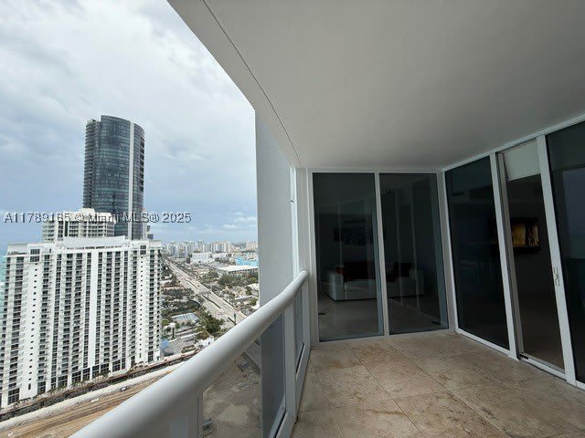 18911 Collins Ave – photo 1