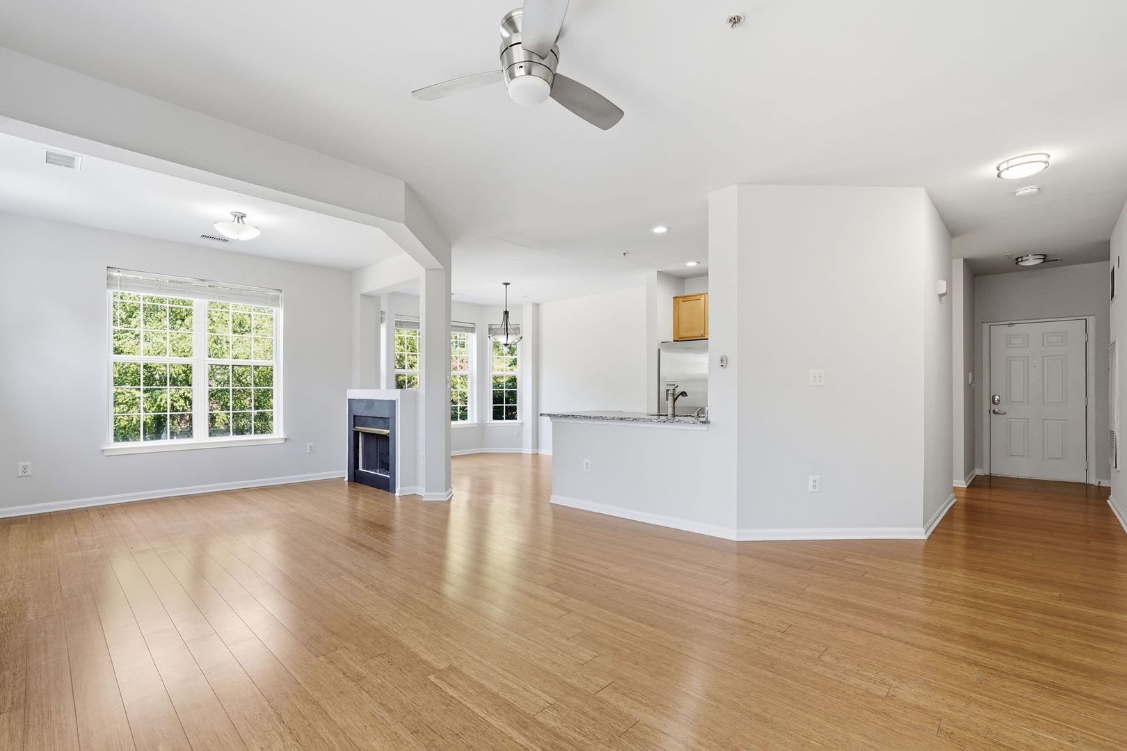 Bright 2BR/2BA with Fireplace, Balcony, Pool &amp; Parking! – photo 2