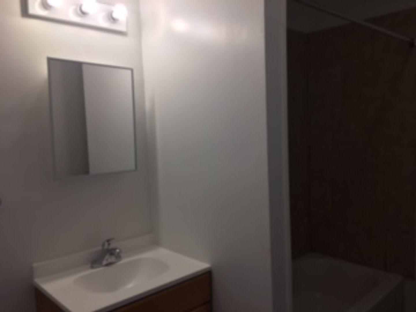 Video in Pics! West End of Town! Close to transportation, parks, and many amenities! – photo 1