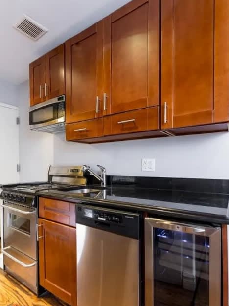 136 Orchard St – photo 3