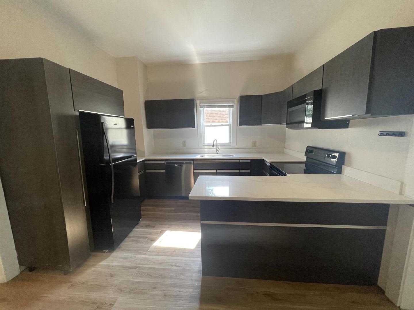 217 E. 10th St. – photo 4