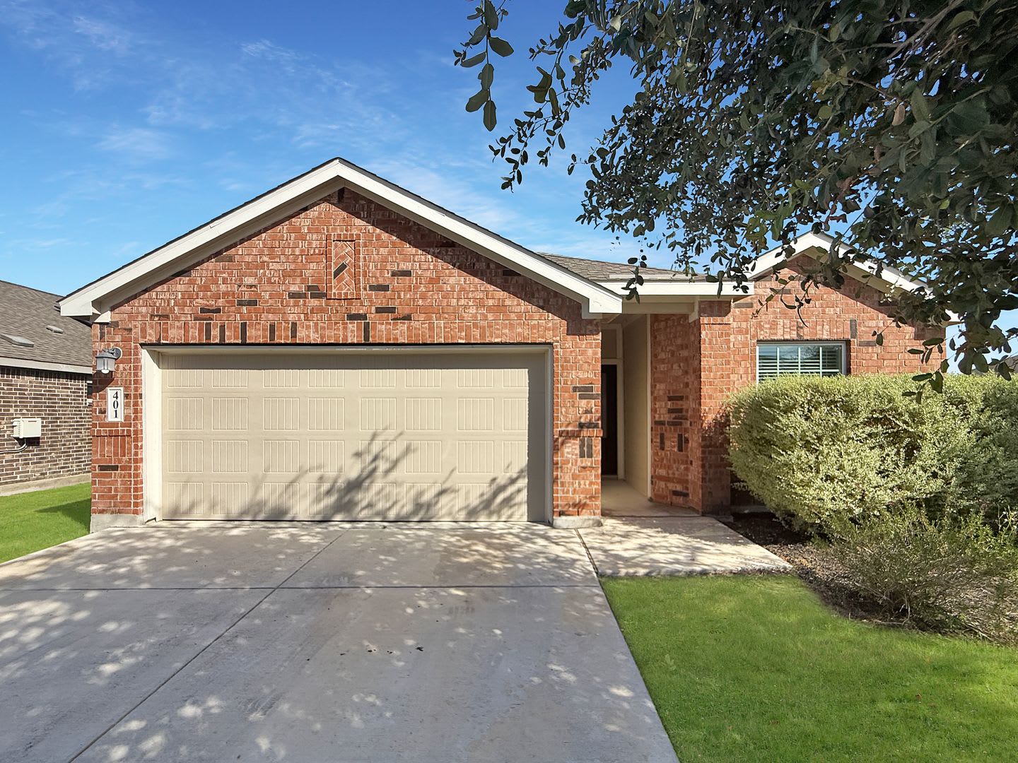 A Stunning 4 Bedrooms 3 Bathrooms Single Story Home Thoughtfully Designed For Both Comfort And Functionality – photo 1