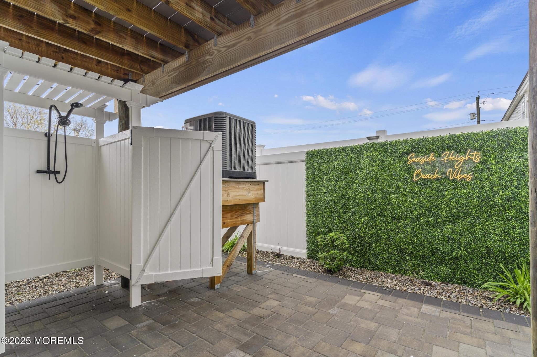 53 Sheridan Avenue – photo 5
