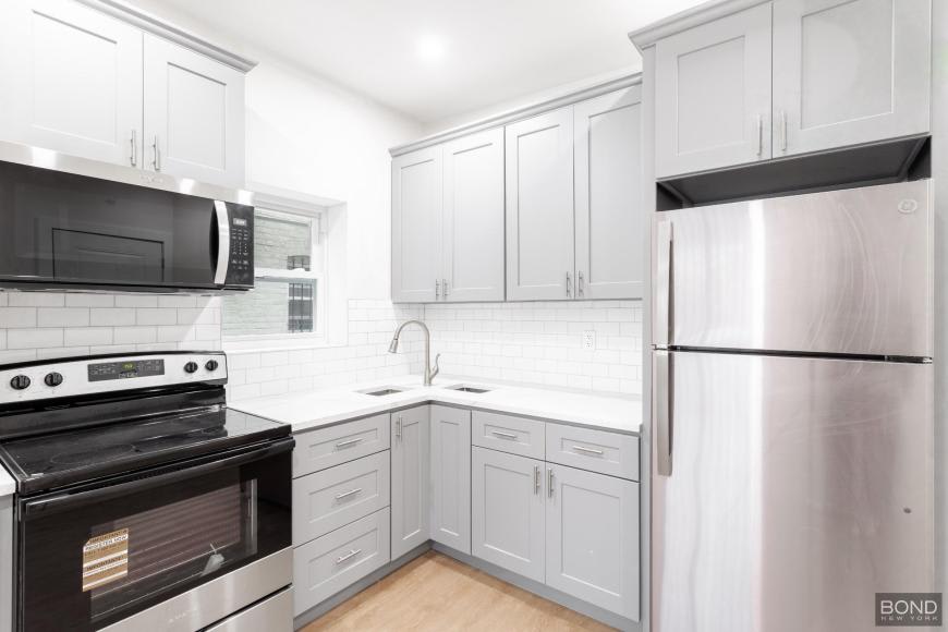 558 Empire Boulevard – photo 2
