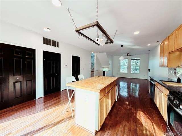 7621 Woodward Avenue – photo 2