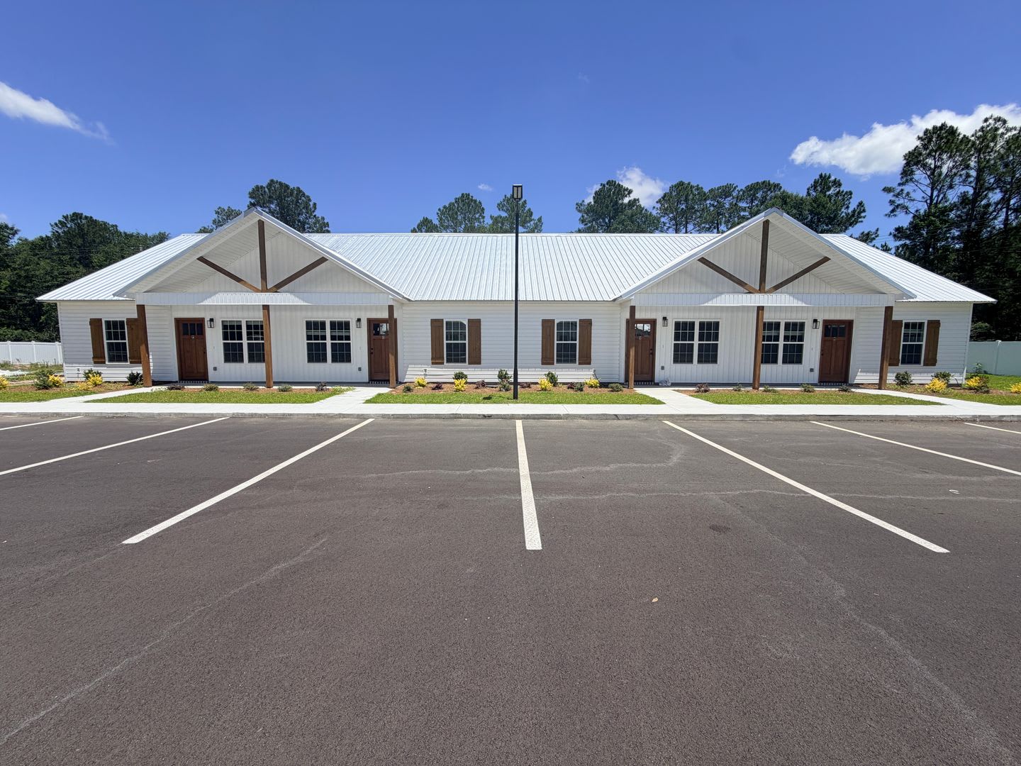 Luxury Modern Farmhouse Living – Brand New 2BR/2BA Units (HAP Accepted) – photo 2
