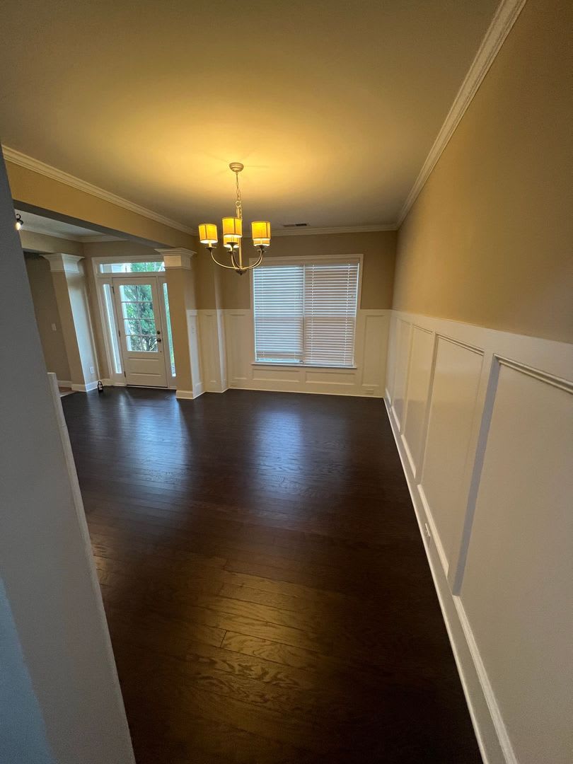 Now Ready! Amazing 5 bedroom house with 3 full bathrooms! – photo 4