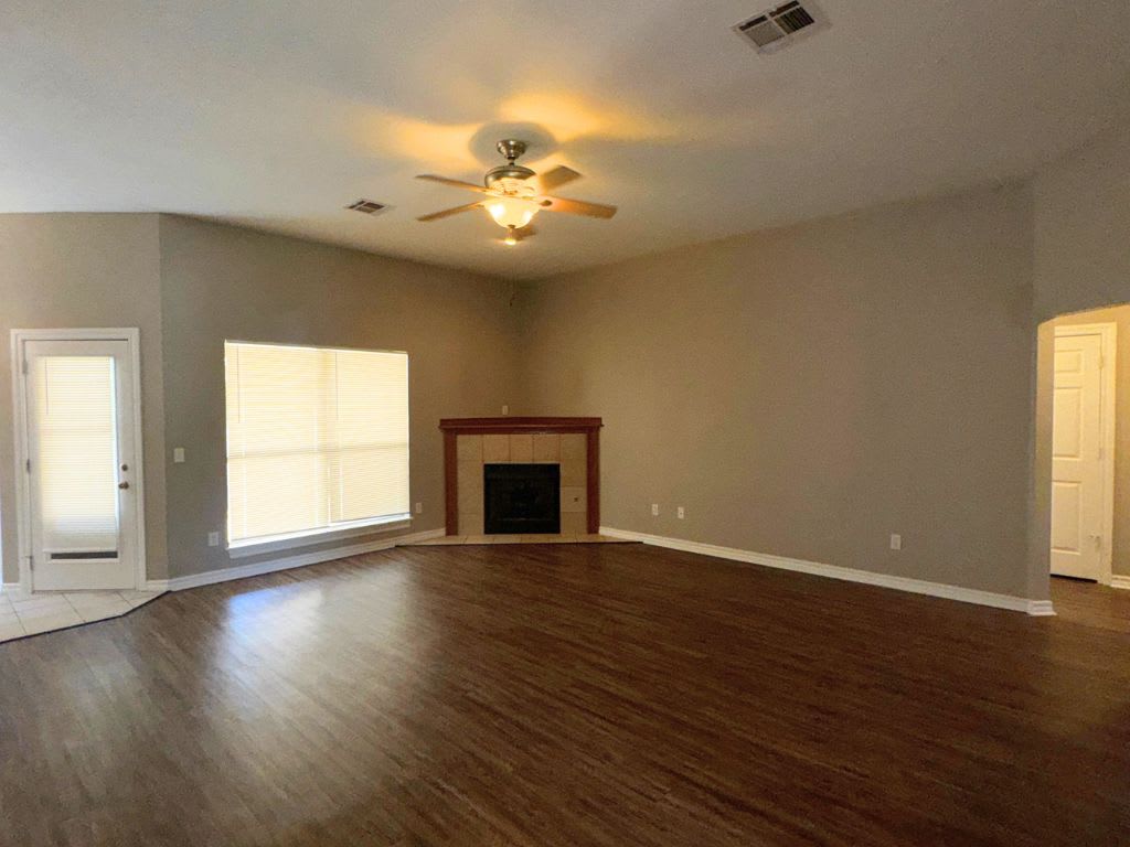 5328 Republic Dr – photo 4