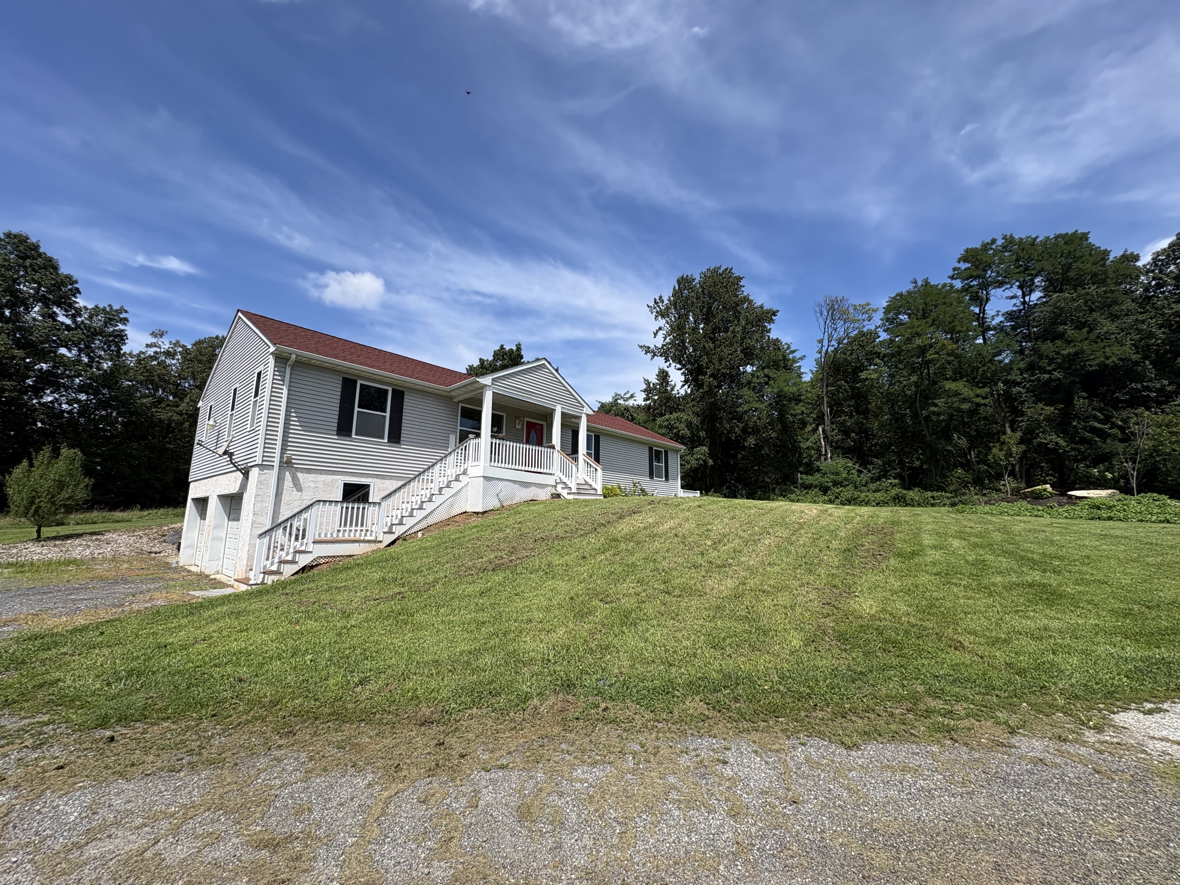 138 Lilly Rd – photo 2