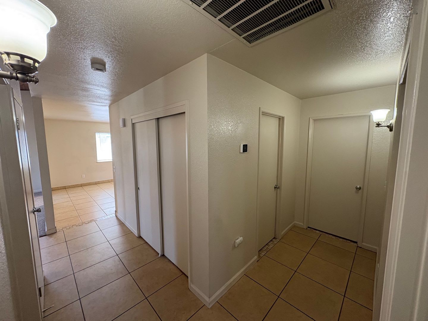Cozy Home On Spacious Lot In Tulare Available Now! – photo 5
