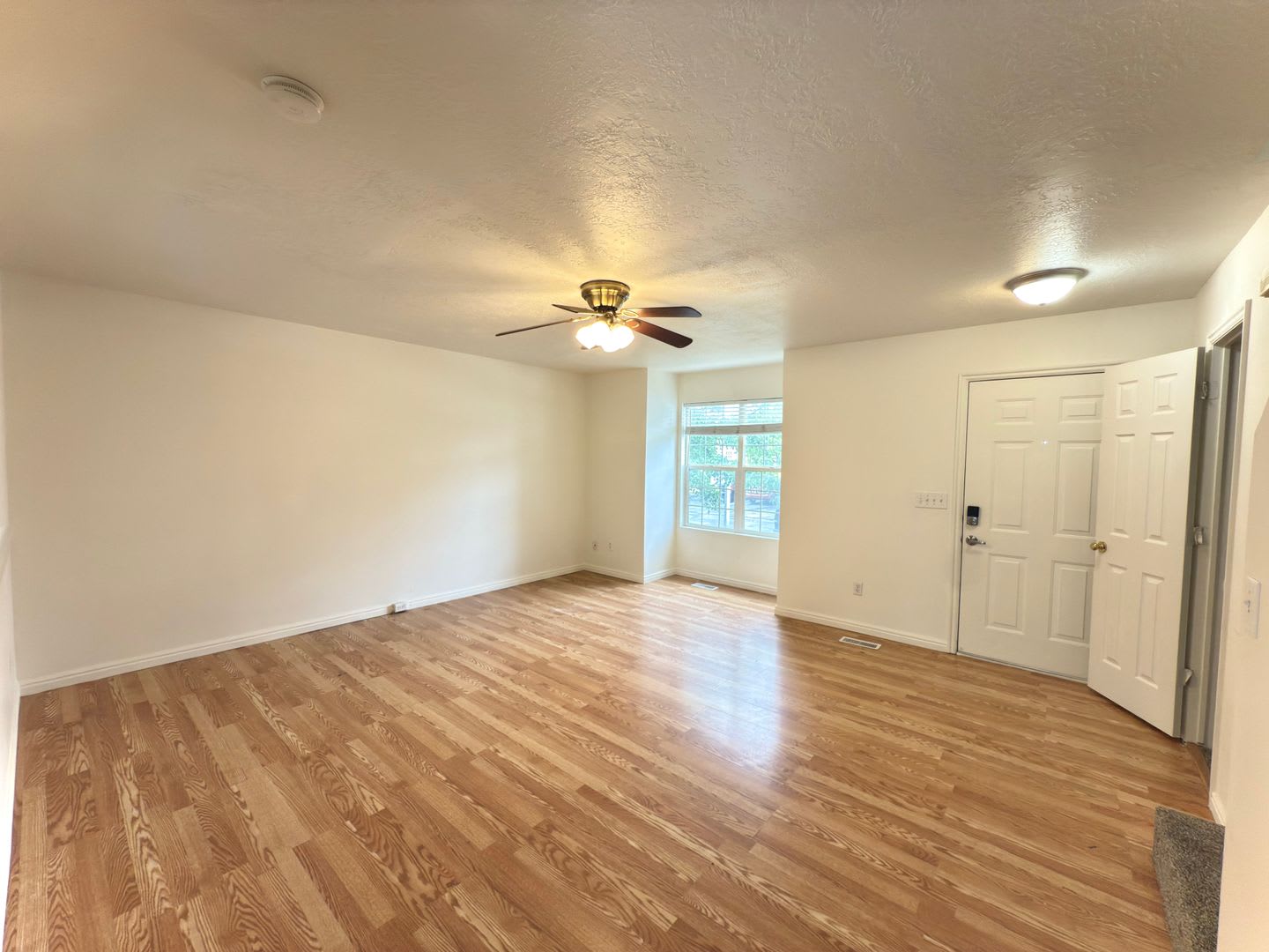 4 Bedroom Clearfield Town Home Available Now – photo 4