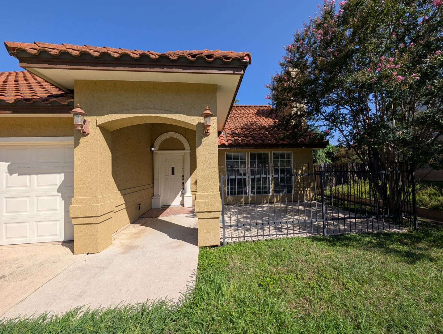 1/1/1 Duplex in Rivertree Subdivision/ Lake Access, Pool, &amp; Playground / No Carpet / CISD – photo 3