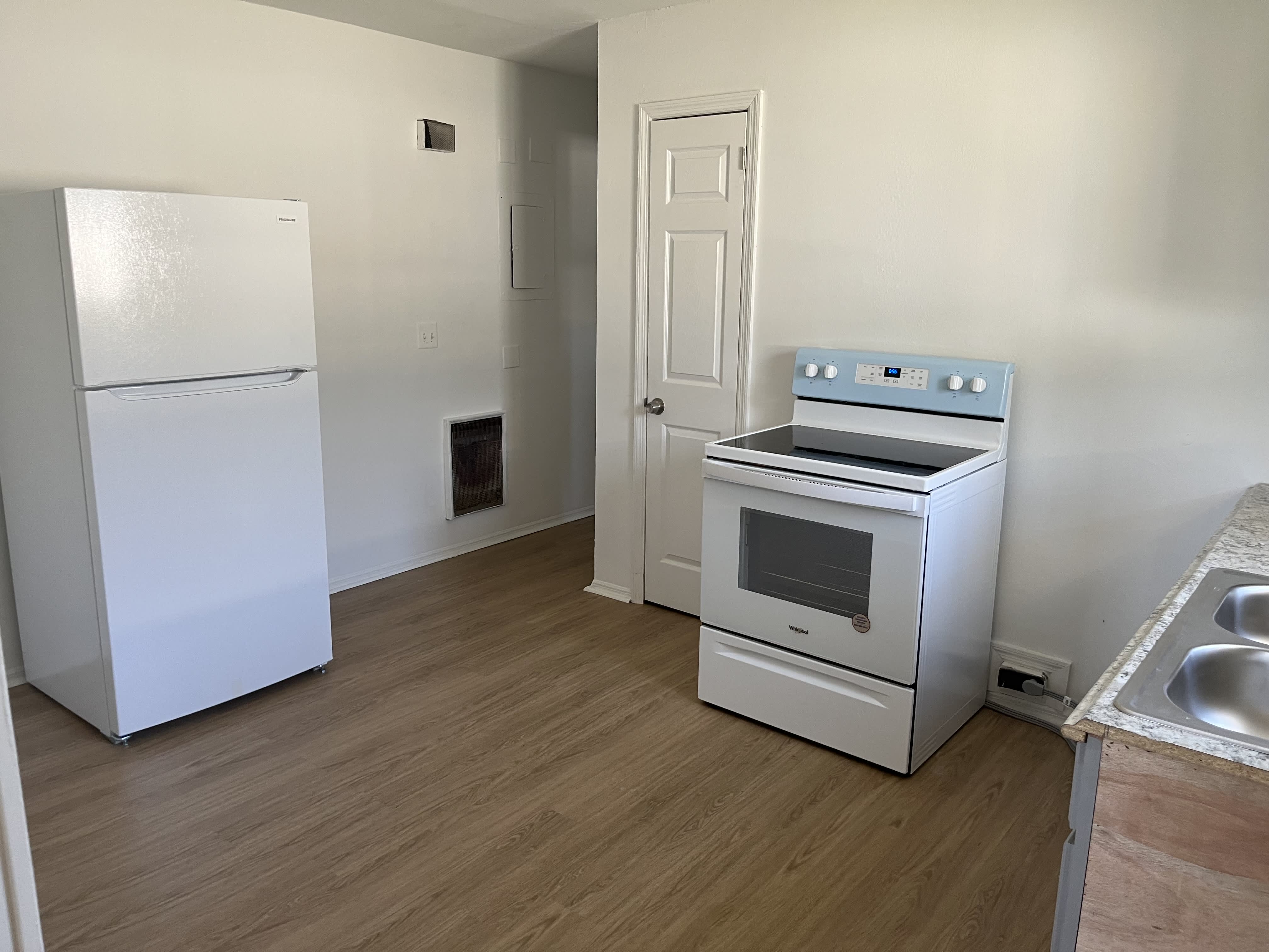 1418 E 5th St – photo 5
