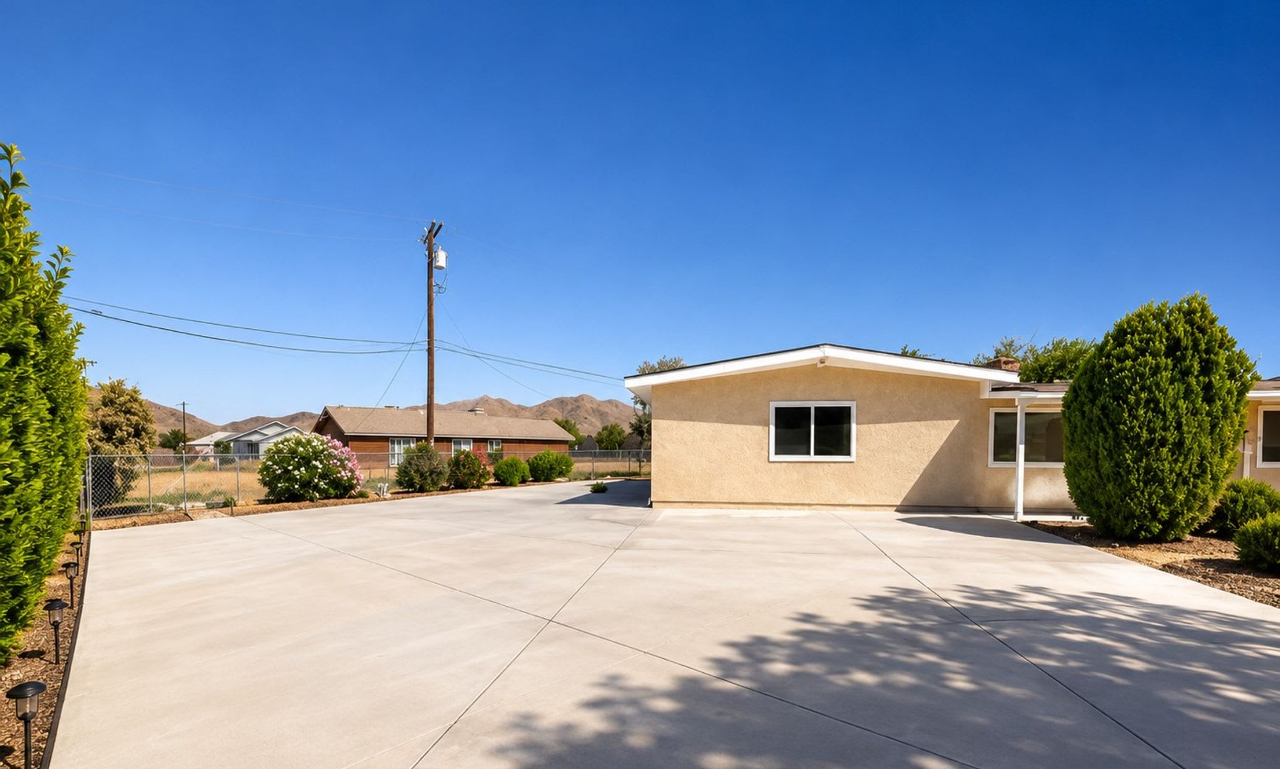 4 bedroom 2.5 bathroom house in Apple Valley Ca! – photo 2