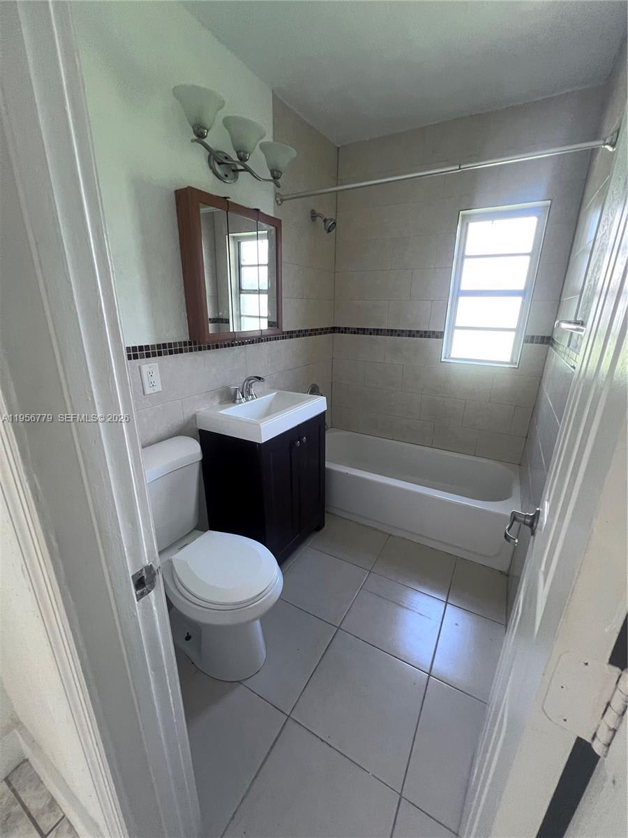 1385 NE 129th St – photo 2