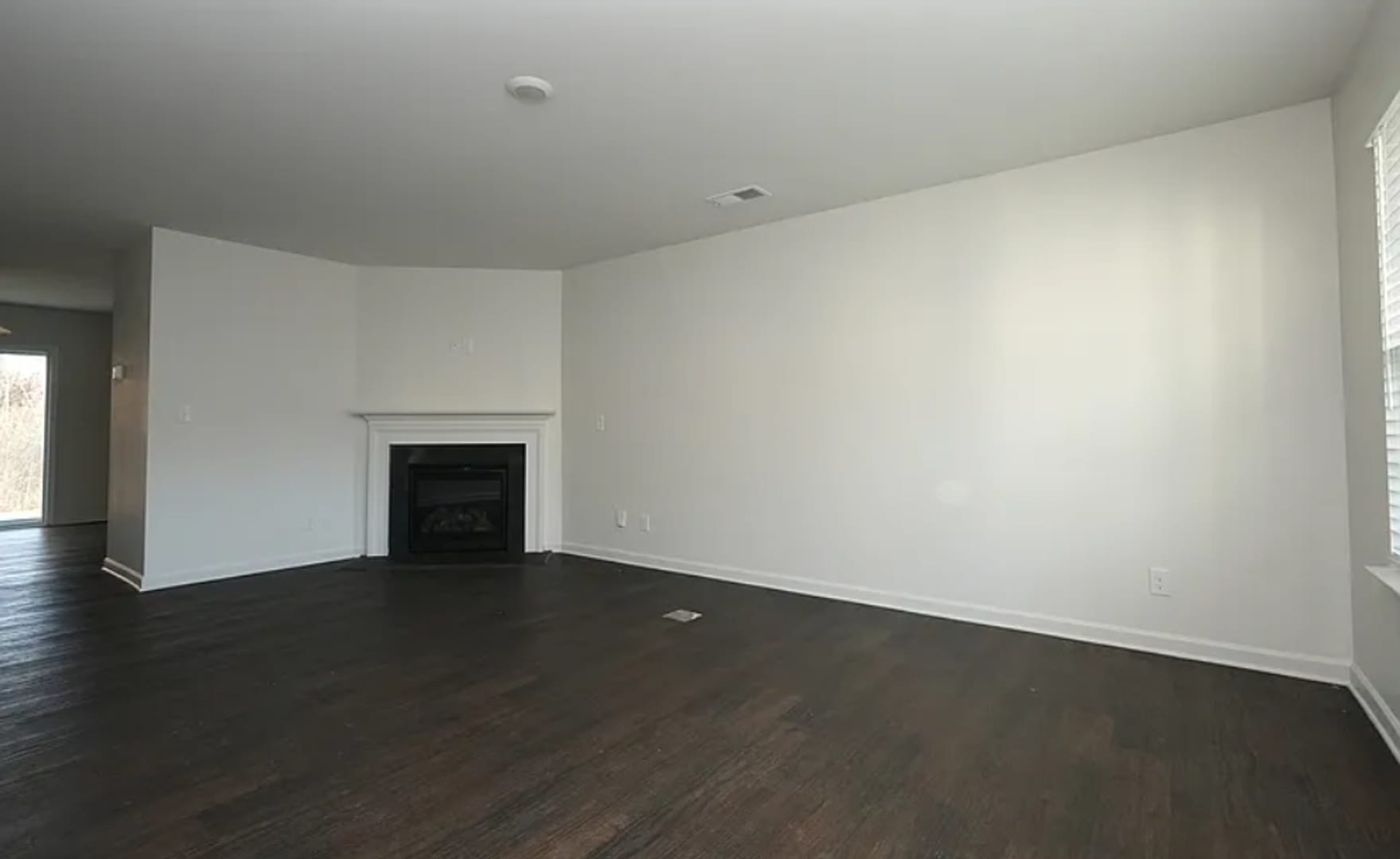 Coming Soon 3 Br 2Ba Single Family Home W Garage Open Living Area W Fireplace – photo 2