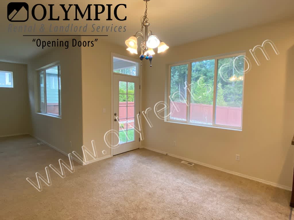 3800 Lanyard Dr NE – photo 4