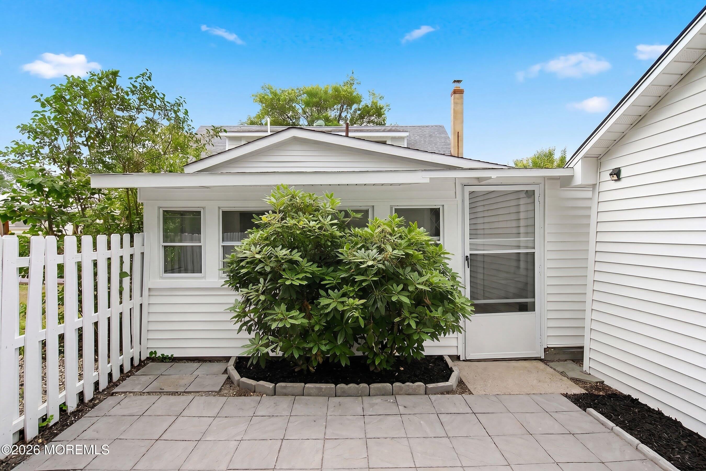 1208 Maplewood Road – photo 1