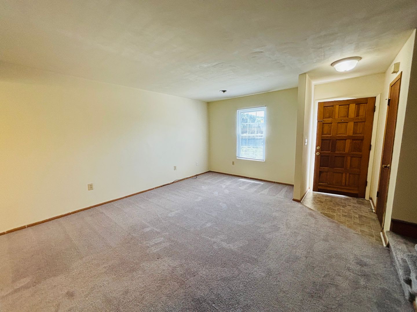 2 Bedroom, 1.5 Townhouse – photo 4