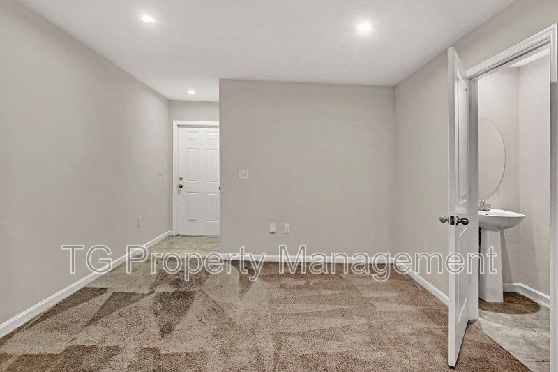 5958 Creekside Crossing Dr – photo 3
