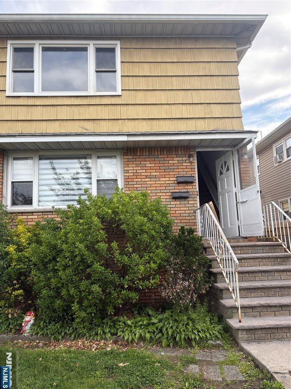 10 Strong Street – photo 1