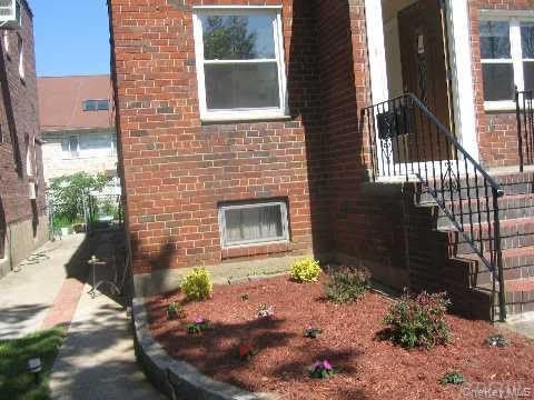 160-45 Willets Point Boulevard – photo 3