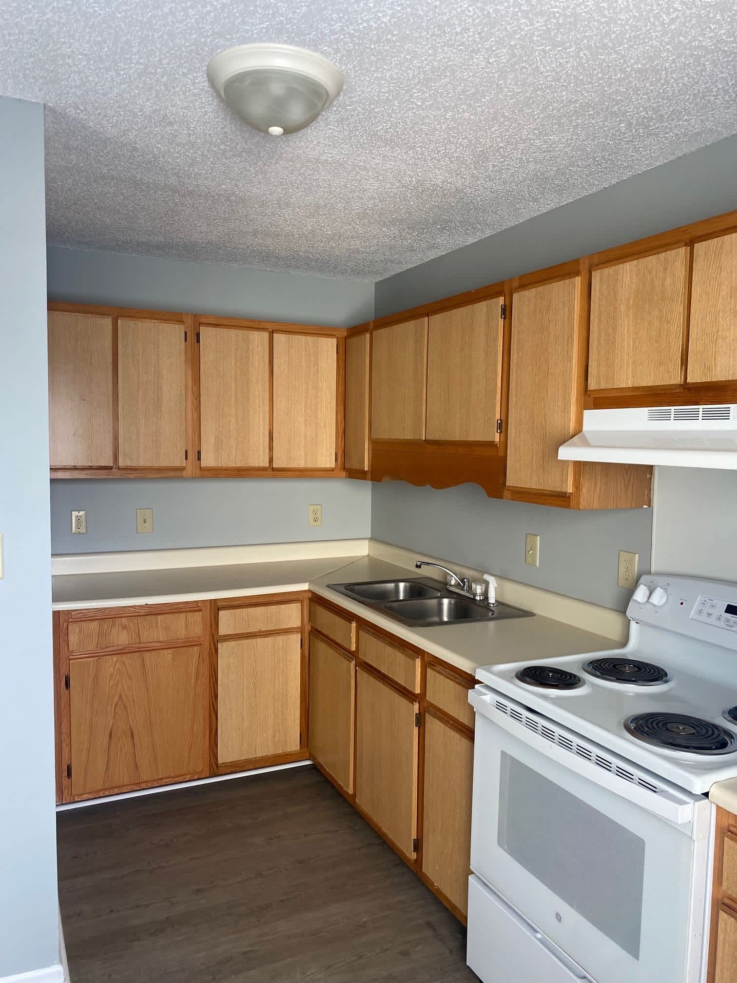 67 E Finch Ave, Apt. E – photo 2