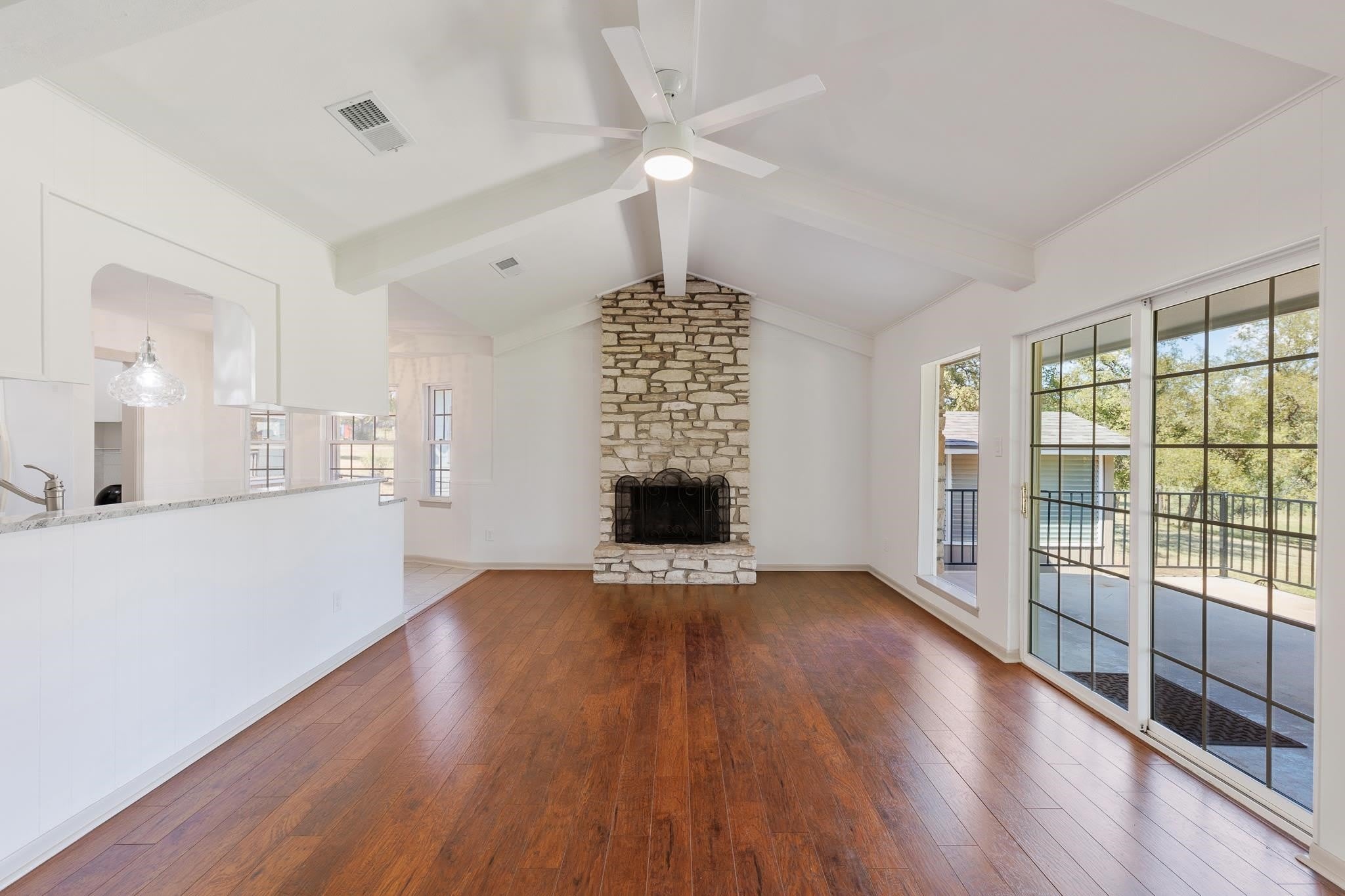 142 Lakeshore Dr – photo 4