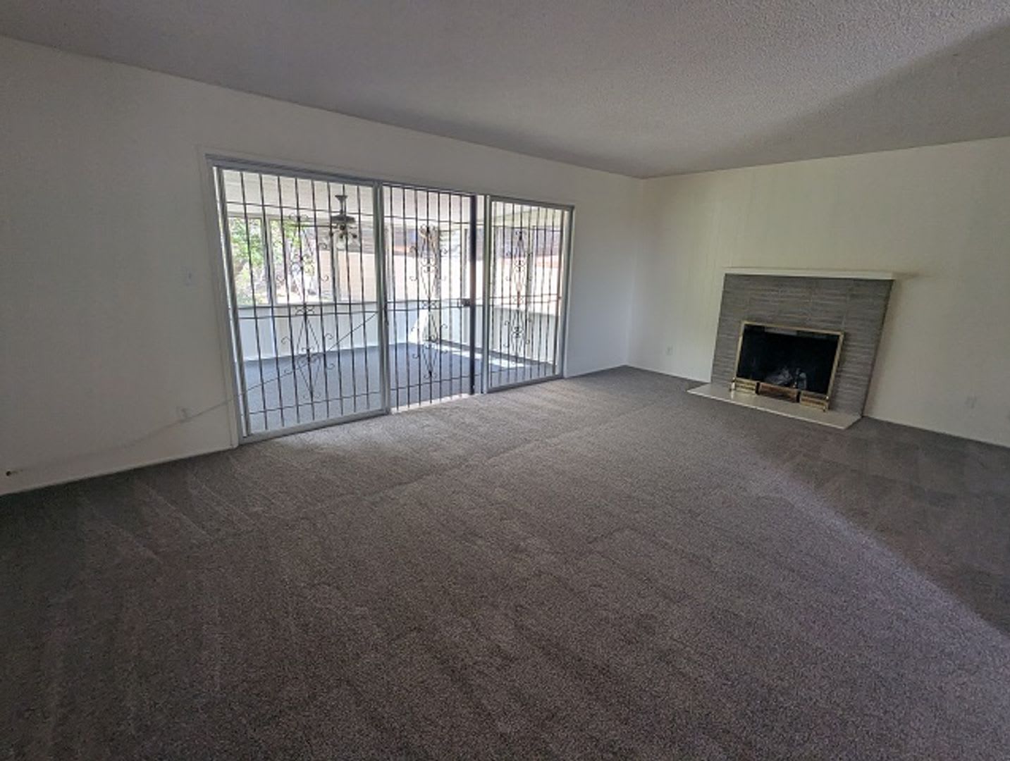 3 Bedrooms/2 Bathrooms Single Story Home in San Diego – photo 2